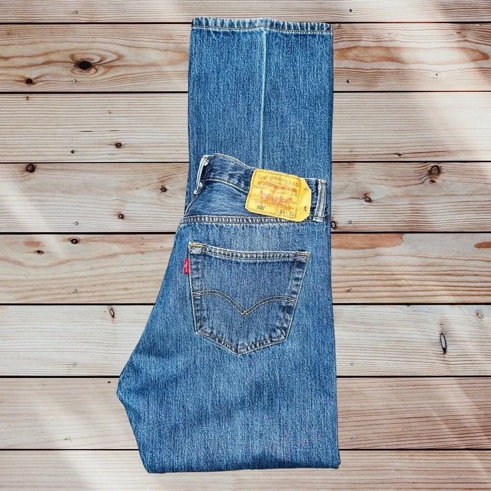 M1 Levi's 501‎ men's Button Fly jeans denim size 34 x 32 wallet imprint worn in